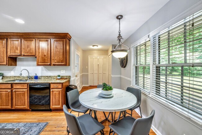 Building Photo - 801 Mockingbird Ln