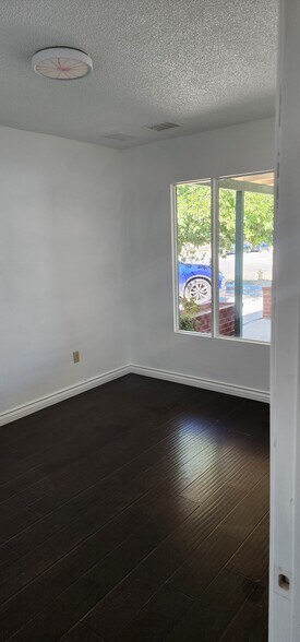 Room1 - 8872 San Vicente Ave
