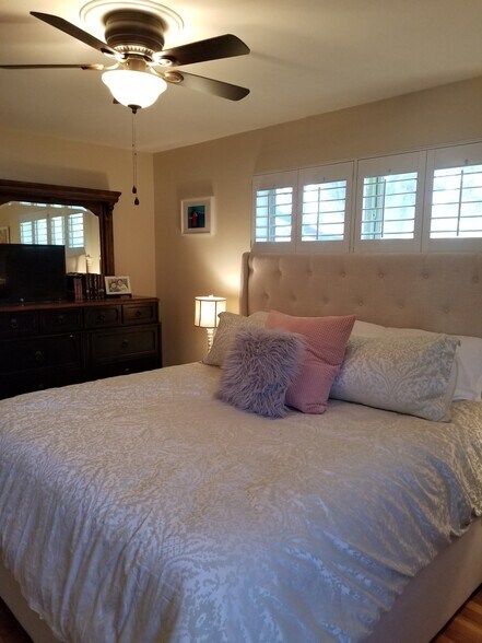 Building Photo - 10454 Lanshire Dr