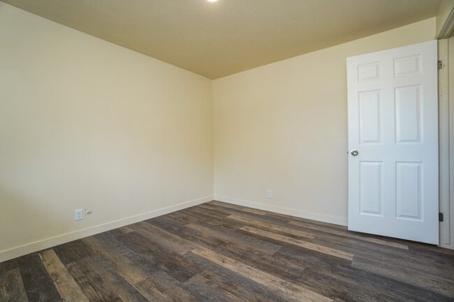 Building Photo - 1343 W Owyhee St
