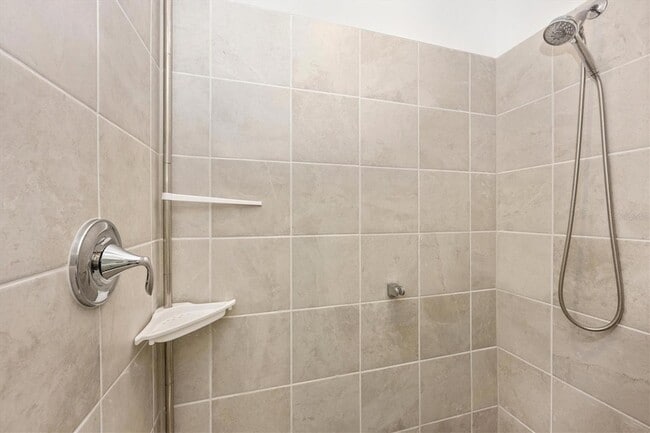 Building Photo - 12240 Wellen Golf St