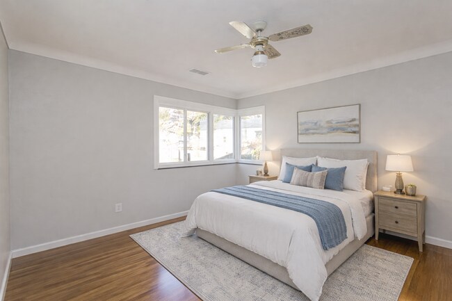 Building Photo - 533 W 8th St