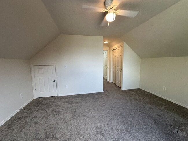 Building Photo - 3 bedroom 2.5 bath off Rd 100