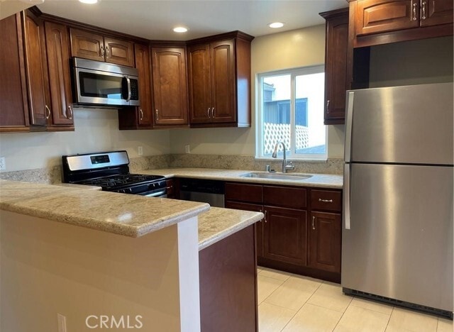 Building Photo - 222 N Rose St