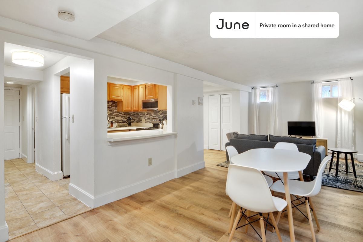Building Photo - Room in Shared 3 bed/1 bath home