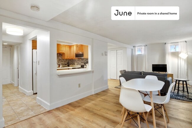 Building Photo - Room in Shared 3 bed/1 bath home