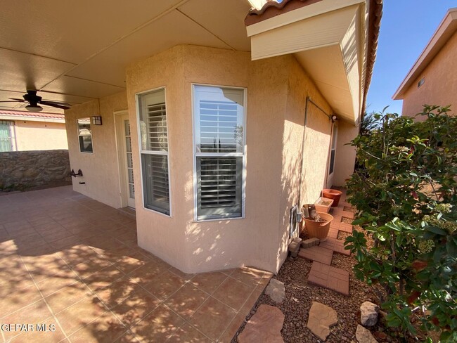 Building Photo - 715 Espada Dr