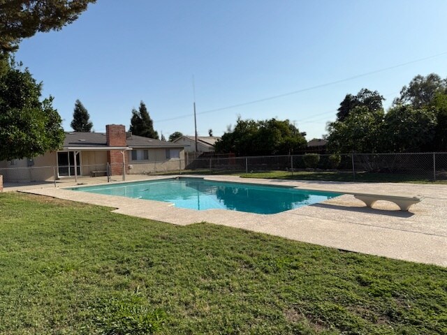 Building Photo - 4802 W Kaweah Ave