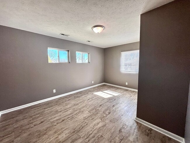 Building Photo - 3222 S 40th St