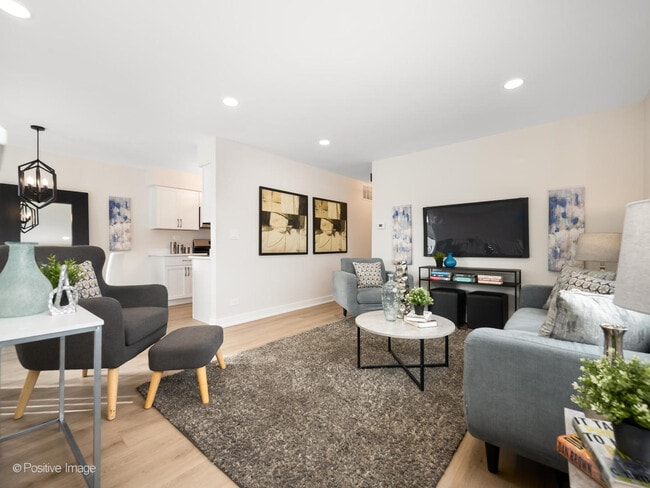 Building Photo - 823 Cambridge Pl