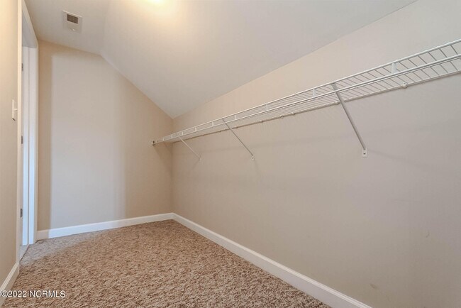 Building Photo - 533 Village Green Dr