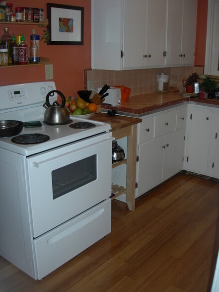 Building Photo - 645 Hamilton Ave