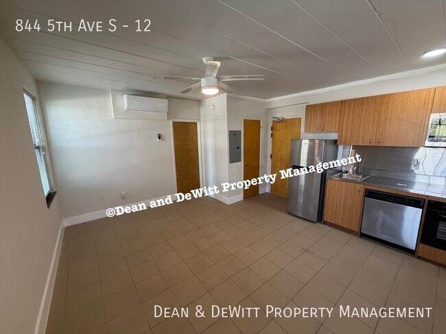 Building Photo - 844 5th Ave S