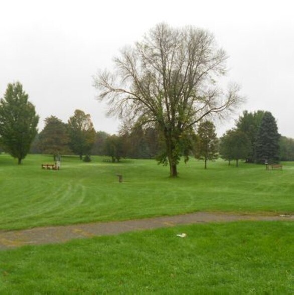 Building Photo - 112 E Dean Ave