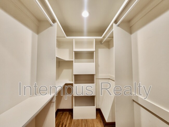 Building Photo - 212 Margo Ln