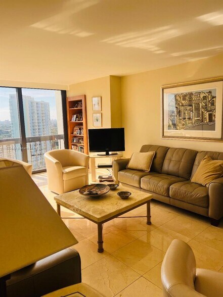 Building Photo - 2333 Brickell Ave