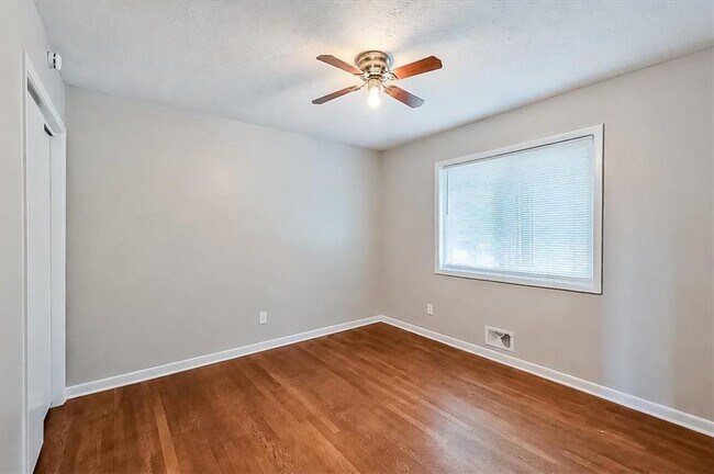 Building Photo - 1076 Vonda Ln SW