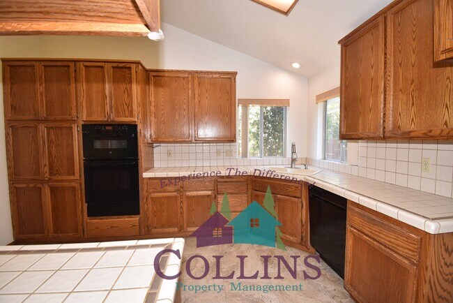 Building Photo - 505 Adriana Pl