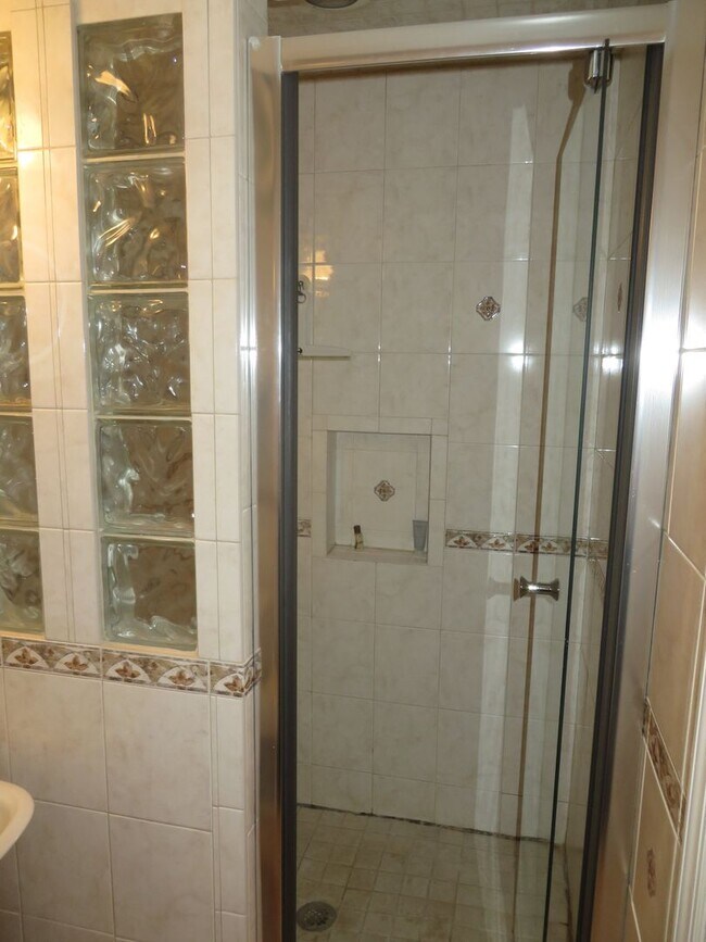 Building Photo - This home has so much to offer! MUST SEE!
