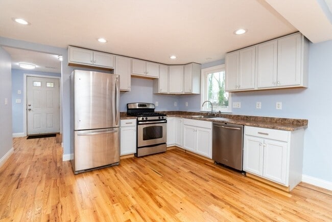 Building Photo - 15 Buckingham St