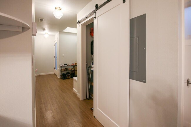 Building Photo - 2618 SE 51st Ave