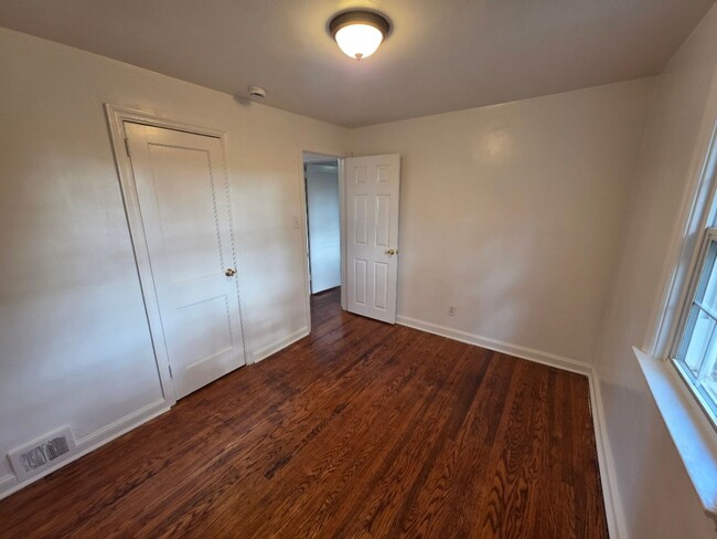 Building Photo - 4 S Cannon Dr