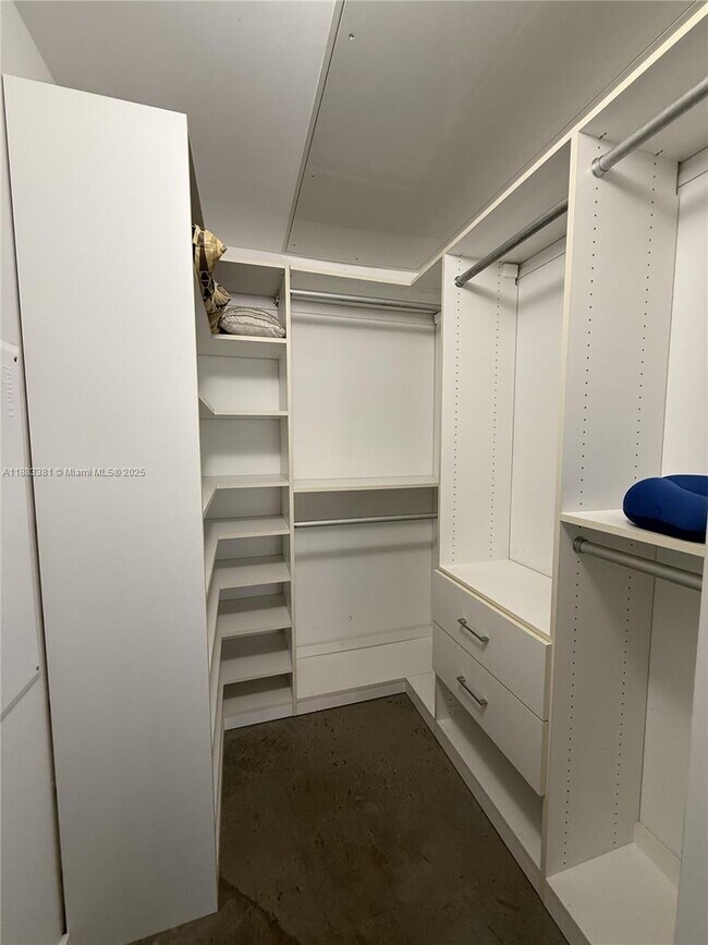 Building Photo - 151 SE 1st St