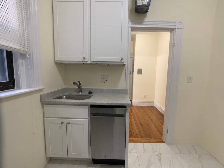 Building Photo - 23 St Lukes Rd