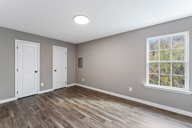 Building Photo - 129 Dixon Dr