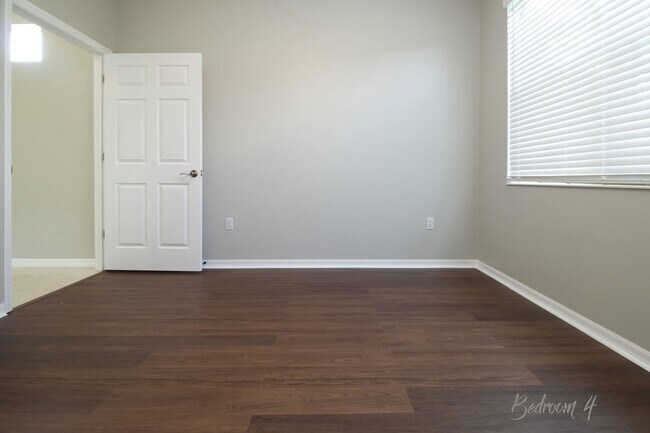Building Photo - 4 bedroom 3 Bath Pool home in Lakewood Ran...