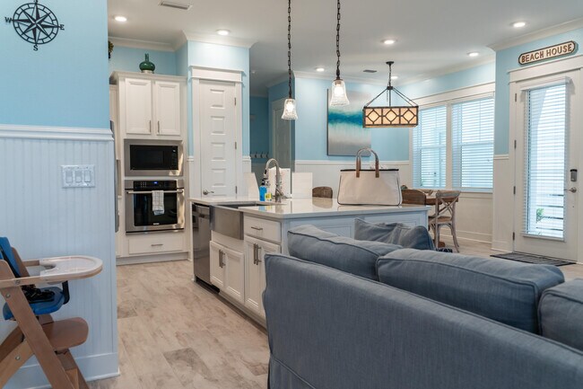 Building Photo - 53 E Pine Lands Lp