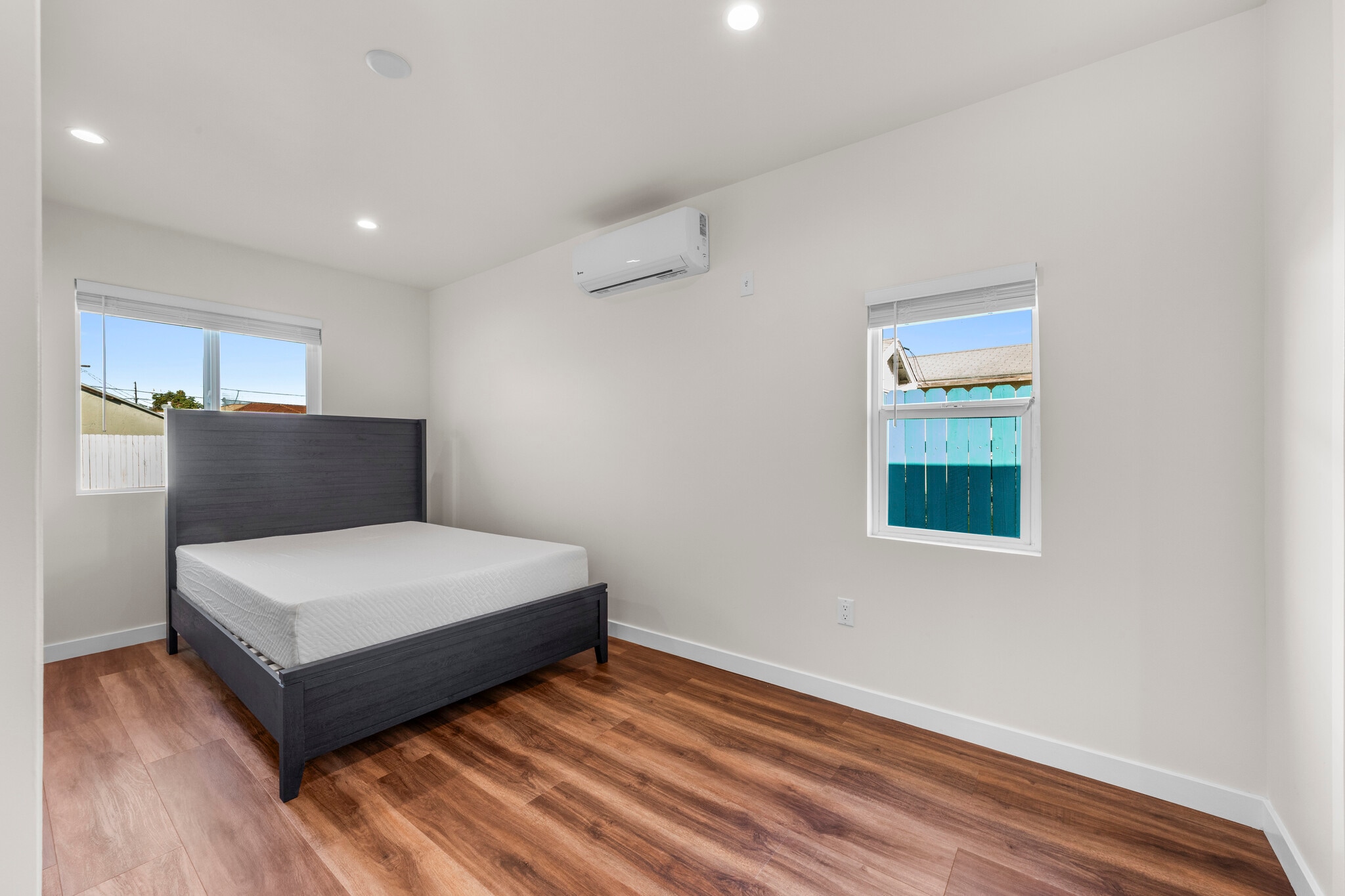 Building Photo - 1443 W 36th Pl