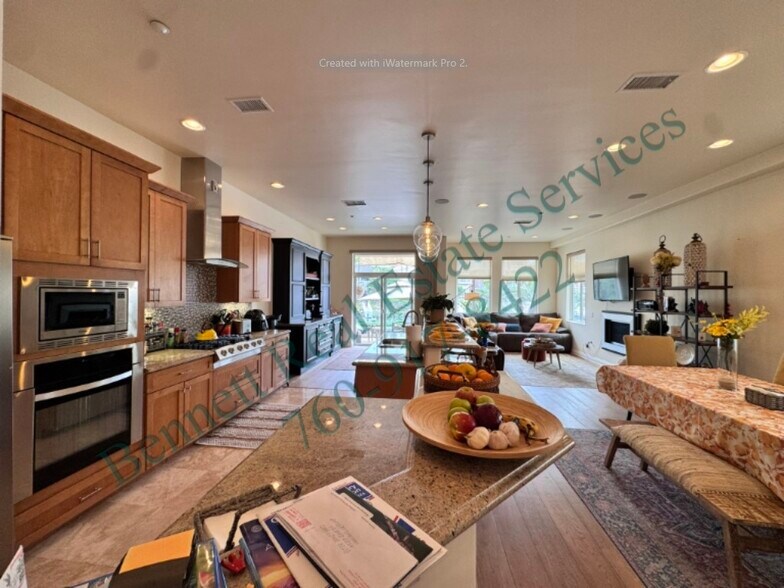 Building Photo - 4527 Cove Dr