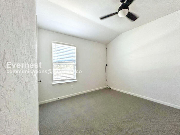 Building Photo - 12002 Benetto Aly