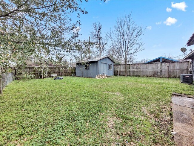 Building Photo - 10821 Aldis St