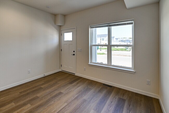 Building Photo - 4873 Lacy Rd