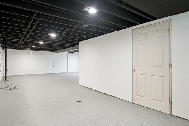 Building Photo - 29484 Spring Hill Dr