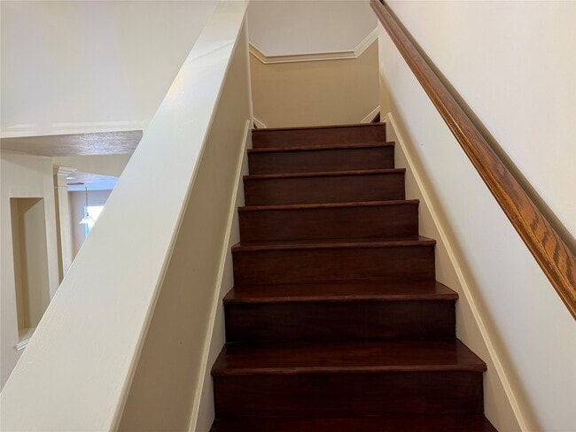 Building Photo - 7218 Broadelm Dr