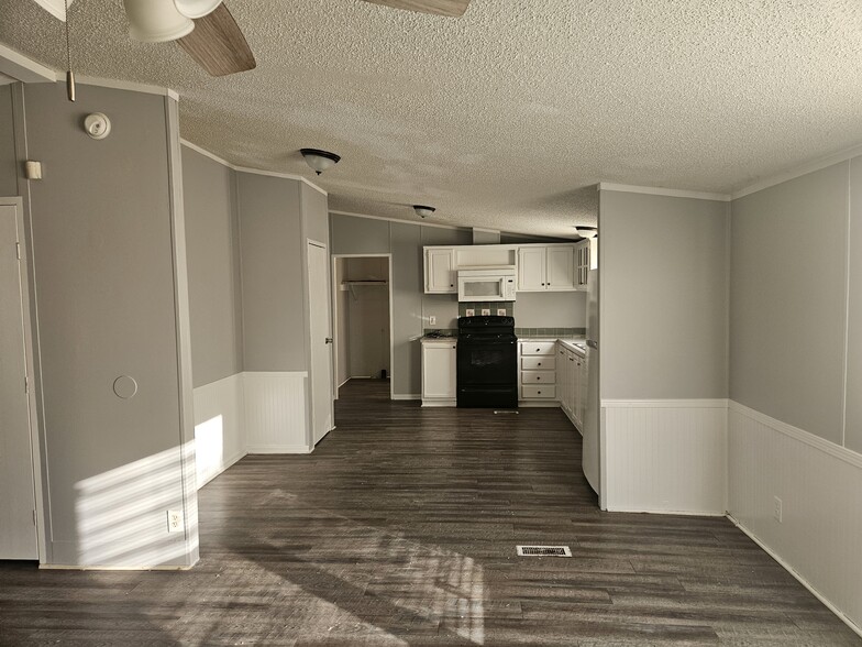 Building Photo - 41 Lynnwood Cir