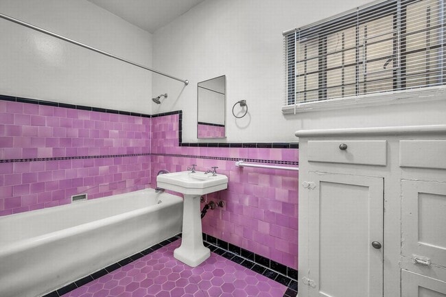 Building Photo - Stunning Old-World Hollywood Unit