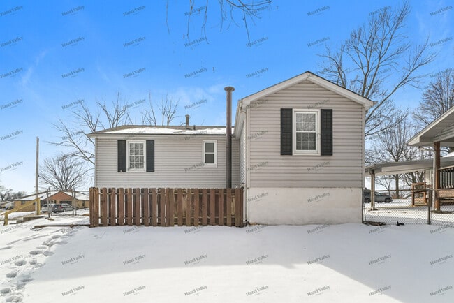 Building Photo - 1023 St Denis St