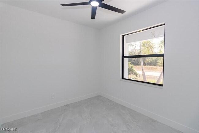 Building Photo - 849 Duplex St E