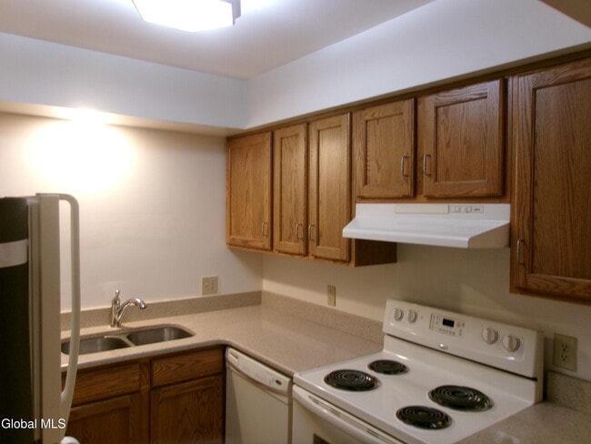 Building Photo - 222 S Ten Broeck St