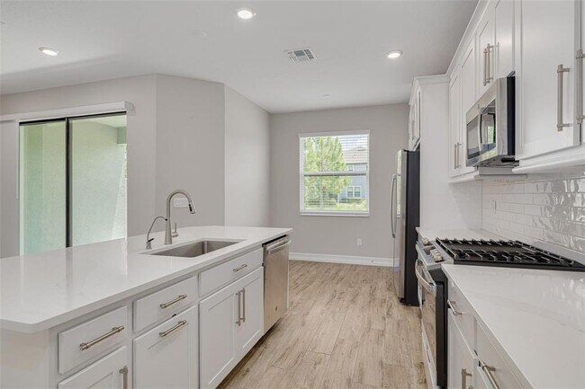 Building Photo - 5005 San Martino Dr