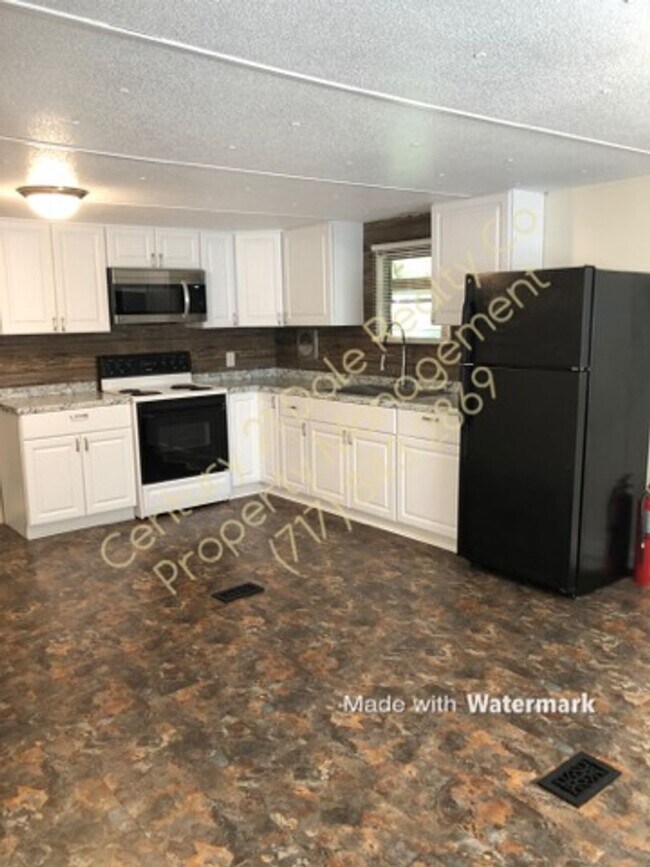 Building Photo - 2 Bedroom Home in Central School with a La...