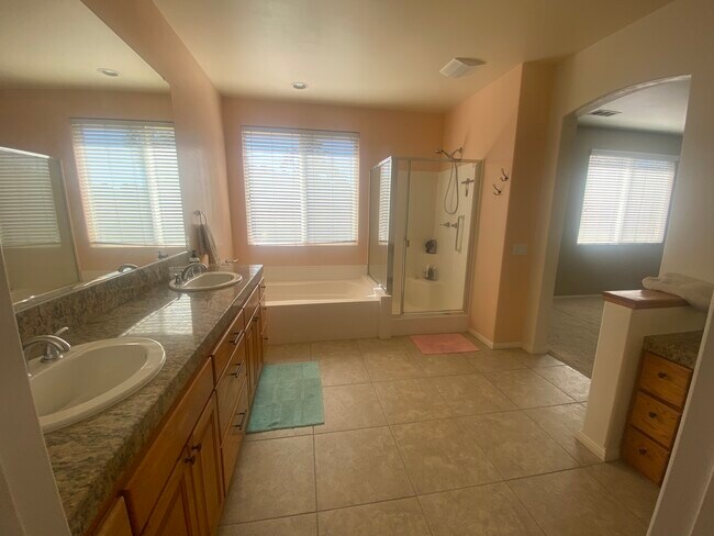 Building Photo - 1013 Eagle Ln