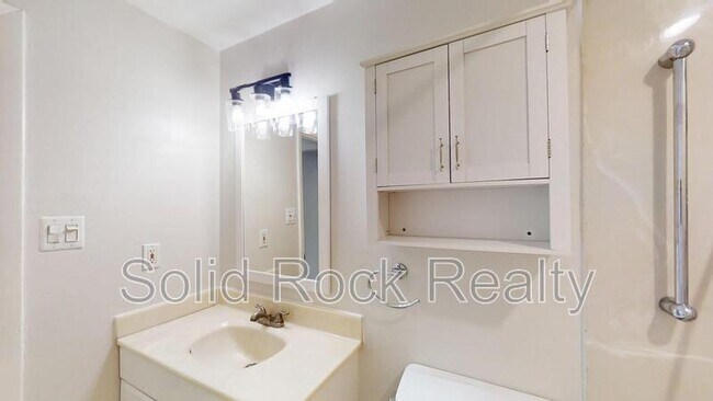 Building Photo - 6621 Dublin Loop W