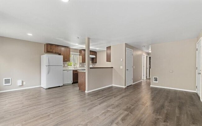 Building Photo - Madison St Duplex