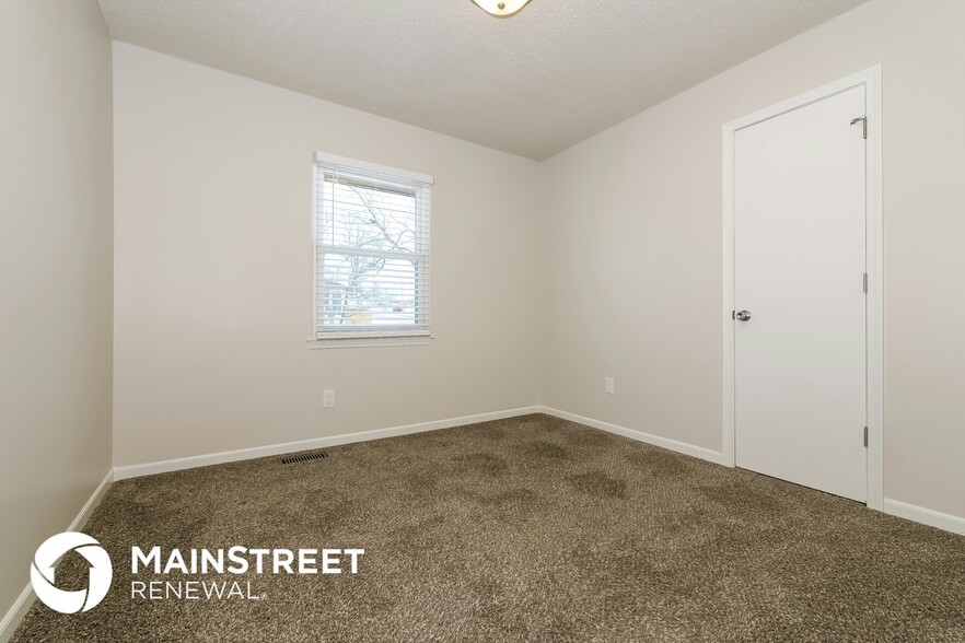 Building Photo - 8400 N Atkins Ct