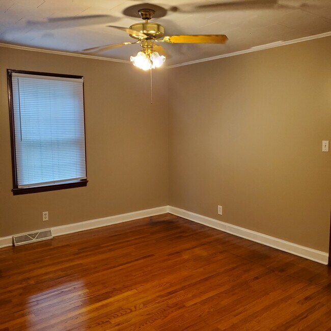 Building Photo - 4215 Randleman Rd